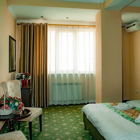 Bed and Breakfast Kaaier Алматы Экстерьер фото